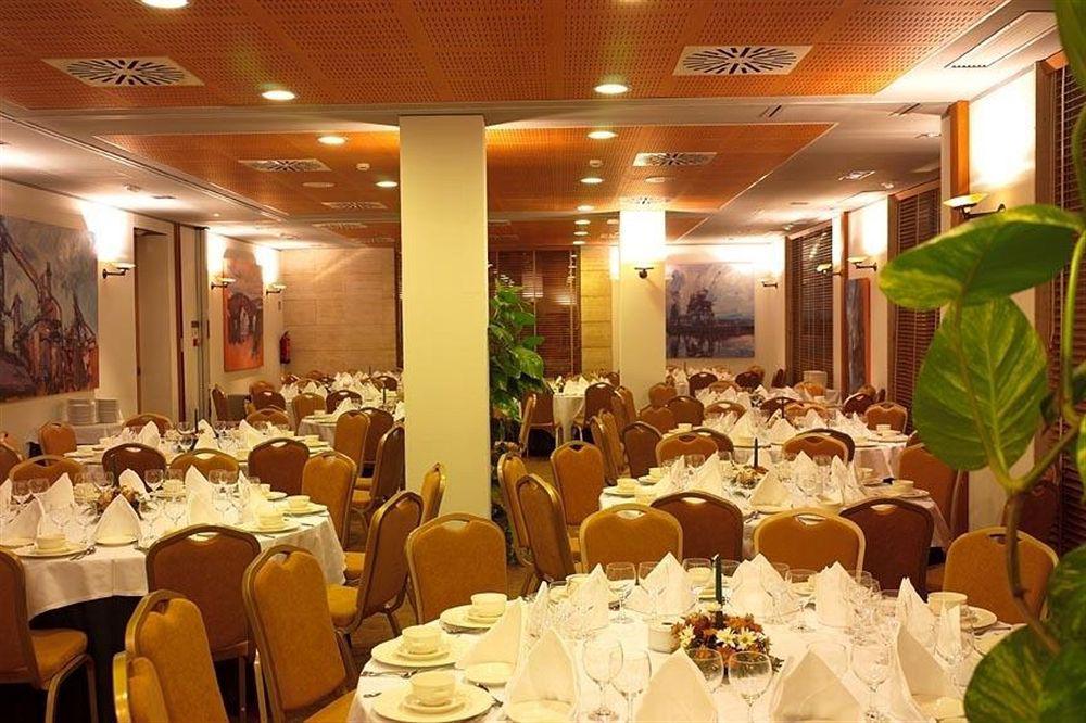 Oca Villa De Aviles Hotel Restaurang bild